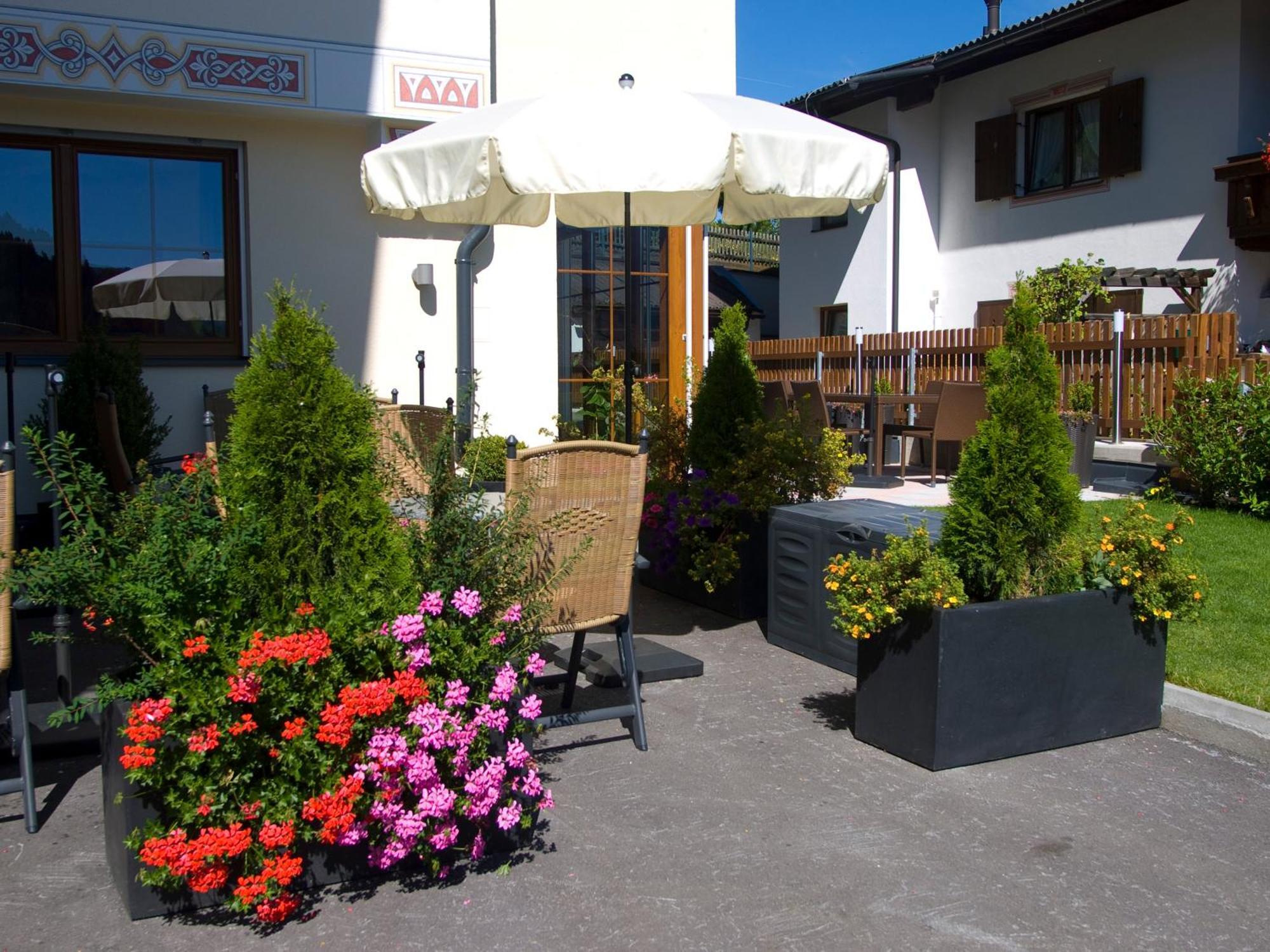 Apart-Hotel Aurora Fiss Exterior photo